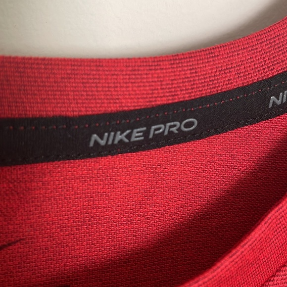 Nike Dri-Fit Mens Dark Red Tee with Black & White Logo- Medium - Picture 4 of 12